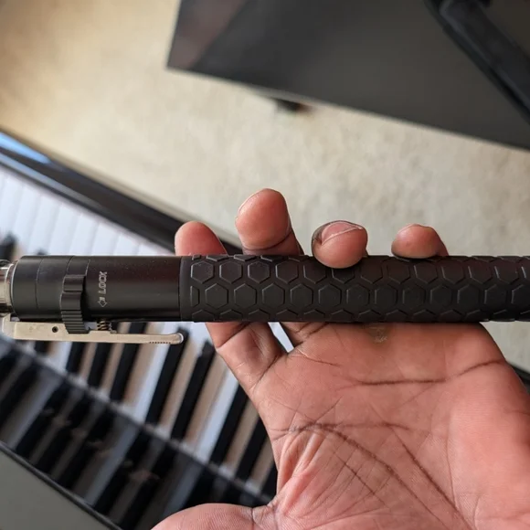 Black and Silver Telescopic Baton - Picture 13 of 16